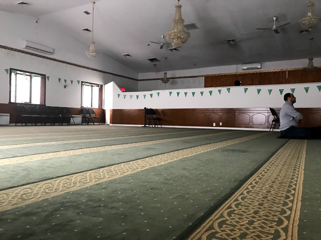 Masjid Aljisr | 3005 Boulevard Cartier O, Laval, QC H7V 1J3, Canada | Phone: (450) 681-2133