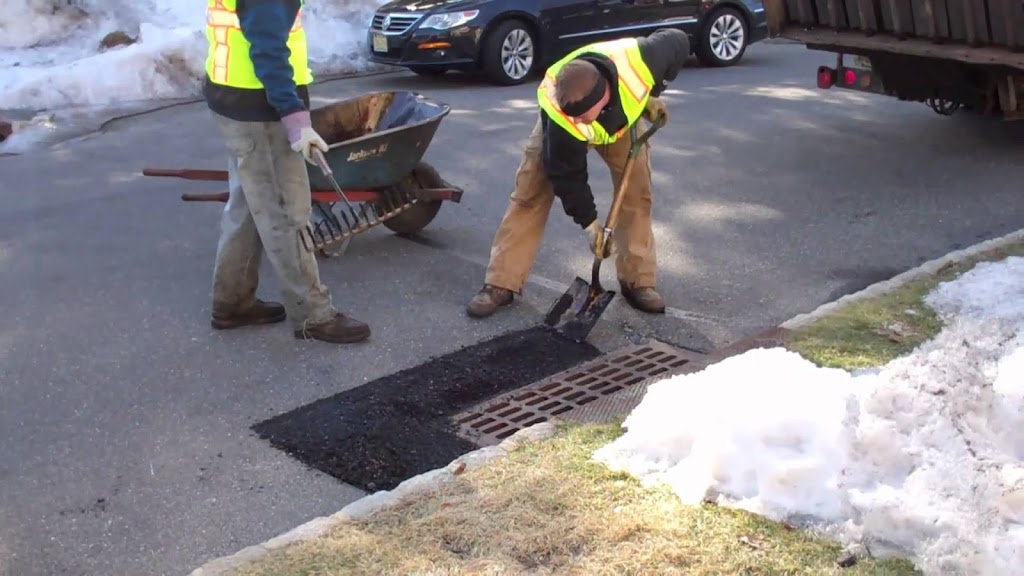 Discount Pothole and Sealing | 255 Rustle Woods Ave, Markham, ON L6B 1M7, Canada | Phone: (416) 803-3368