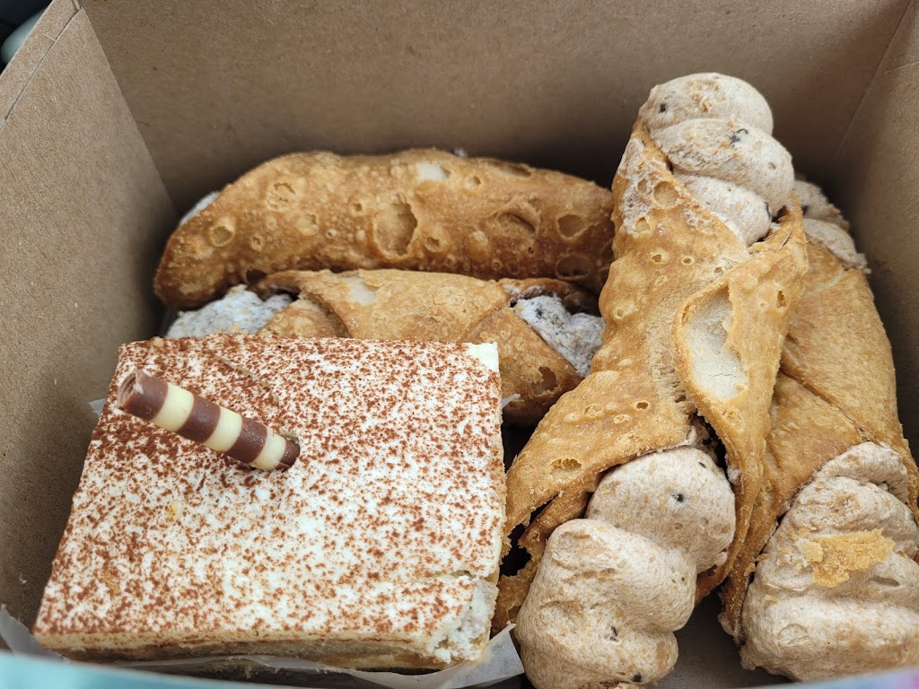 Italian Bakery | 4118 118 Ave NW, Edmonton, AB T5W 1A3, Canada | Phone: (780) 474-2229