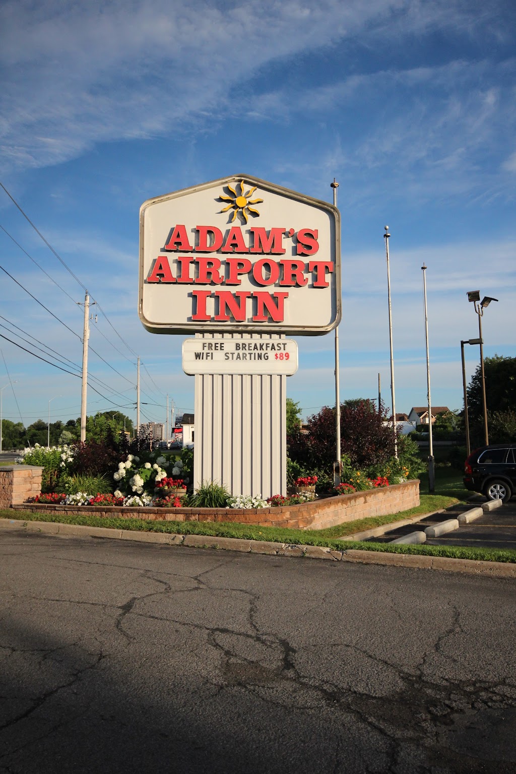 Adams Airport Inn | 2721 Bank St, Gloucester, ON K1T 1N1, Canada | Phone: (613) 738-3838