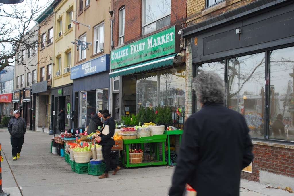 College Fruit Market | 682 College St, Toronto, ON M6G 1C1, Canada | Phone: (416) 538-6283