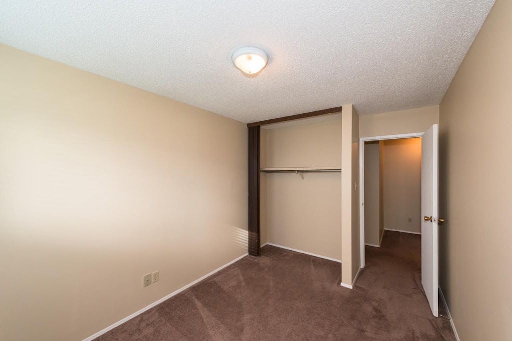 Parke Avenue Square | 104 - 7108 Parke Ave, Red Deer, AB T4P 1M9, Canada | Phone: (403) 341-8707