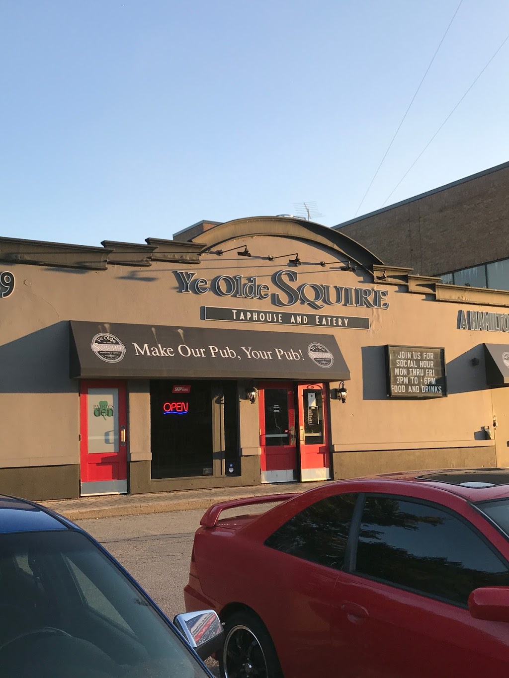 Ye Olde Squire | 875 Main St W, Hamilton, ON L8S 4P9, Canada | Phone: (905) 528-7822