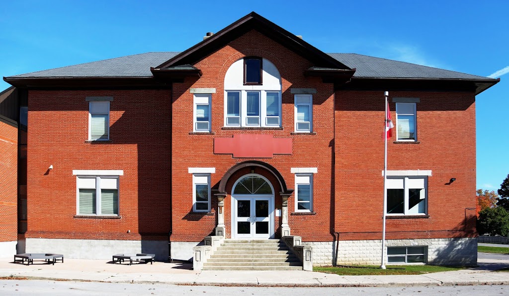 Woodville Elementary School | 109 Nappadale St, Woodville, ON K0M 2T0, Canada | Phone: (705) 439-2427