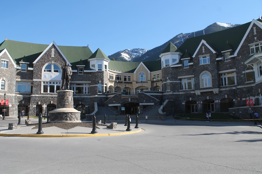 Chateau Mountain Sports | 405 Spray Ave, Banff, AB T1L 1J4, Canada | Phone: (403) 762-2508