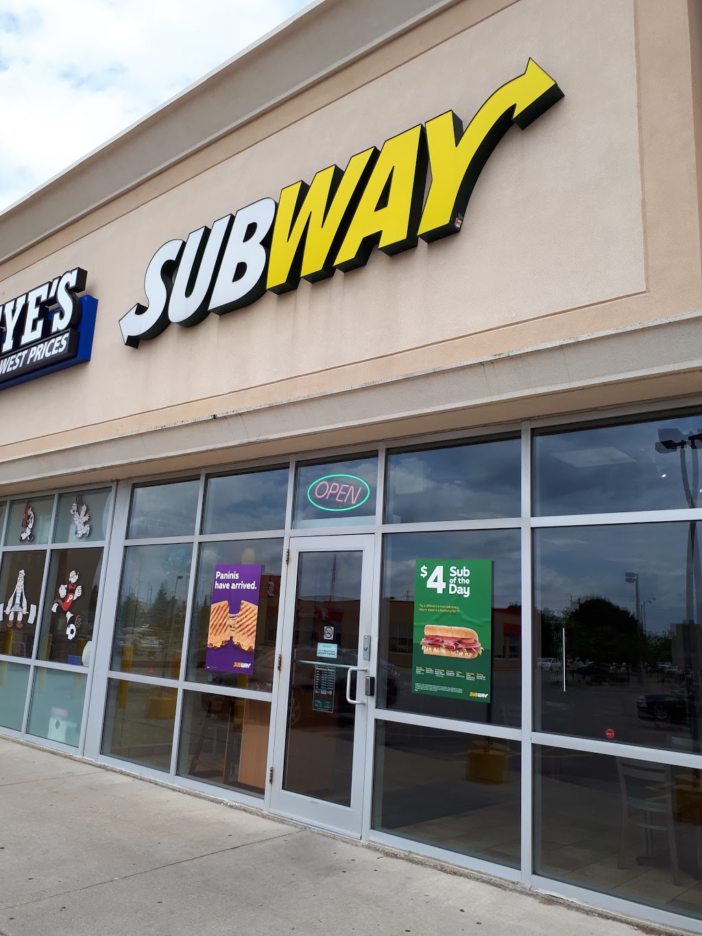 Subway | Best Buy plaza, 61 Lynden Rd, Brantford, ON N3R 7J9, Canada | Phone: (519) 758-8881