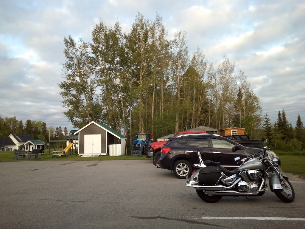 motel Christine | 108 Rue Principale, Lac-Bouchette, QC G0W 1V0, Canada | Phone: (418) 637-6523