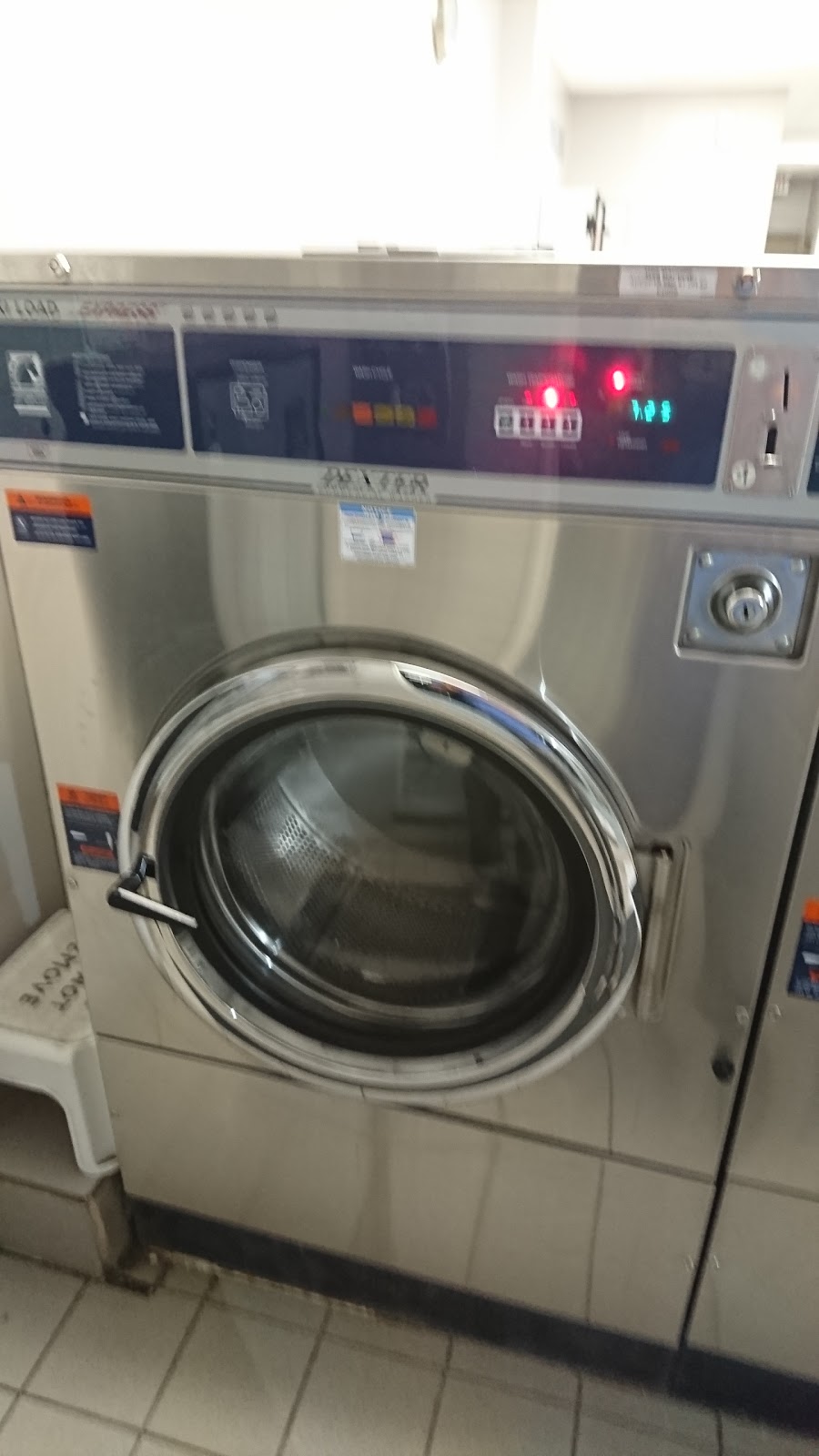 Woodlawn Laundromat | 460 Victoria Rd N, Guelph, ON N1E 6M1, Canada | Phone: (519) 760-5828