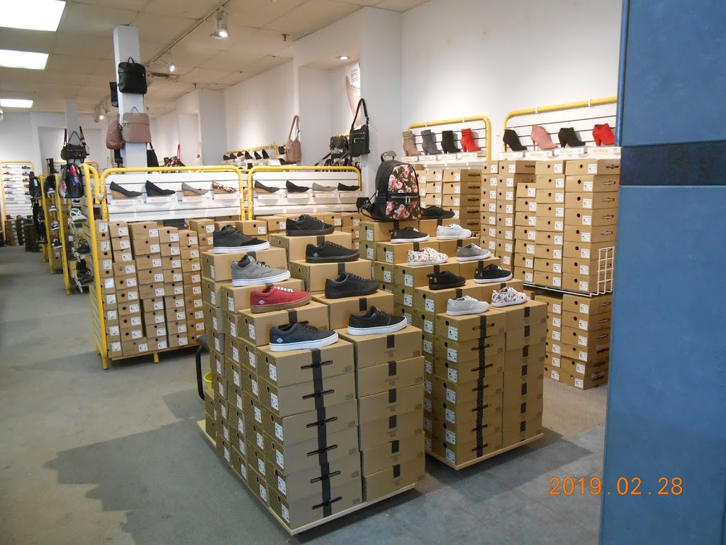 Chaussures Yellow | 10516, boul. Ste-Anne, Place Ste-Anne Local 1900, Sainte-Anne-de-Beaupré, QC G0A 3C0, Canada | Phone: (418) 827-1994