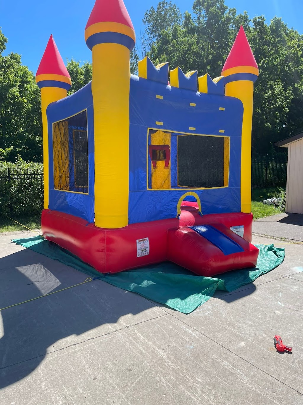 Cambridge Bouncy Castle Rentals | 135 Chalmers St S, Cambridge, ON N1R 6M2, Canada | Phone: (647) 818-5365