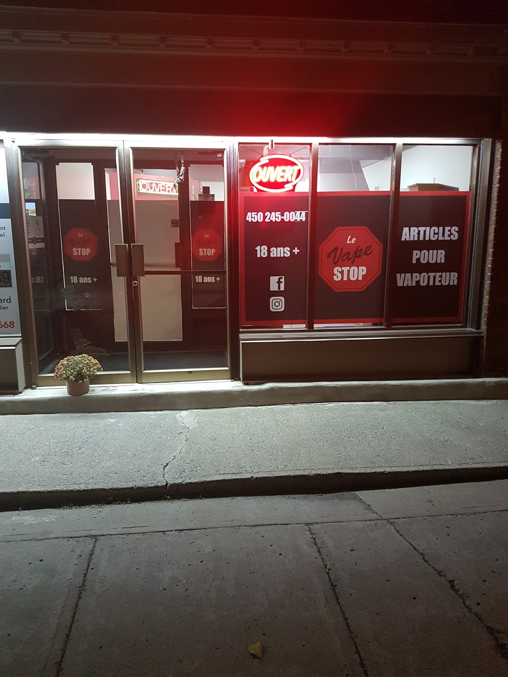 Le Vape Stop | 350 Rue Saint-Jacques, Napierville, QC J0J 1L0, Canada | Phone: (450) 245-0044