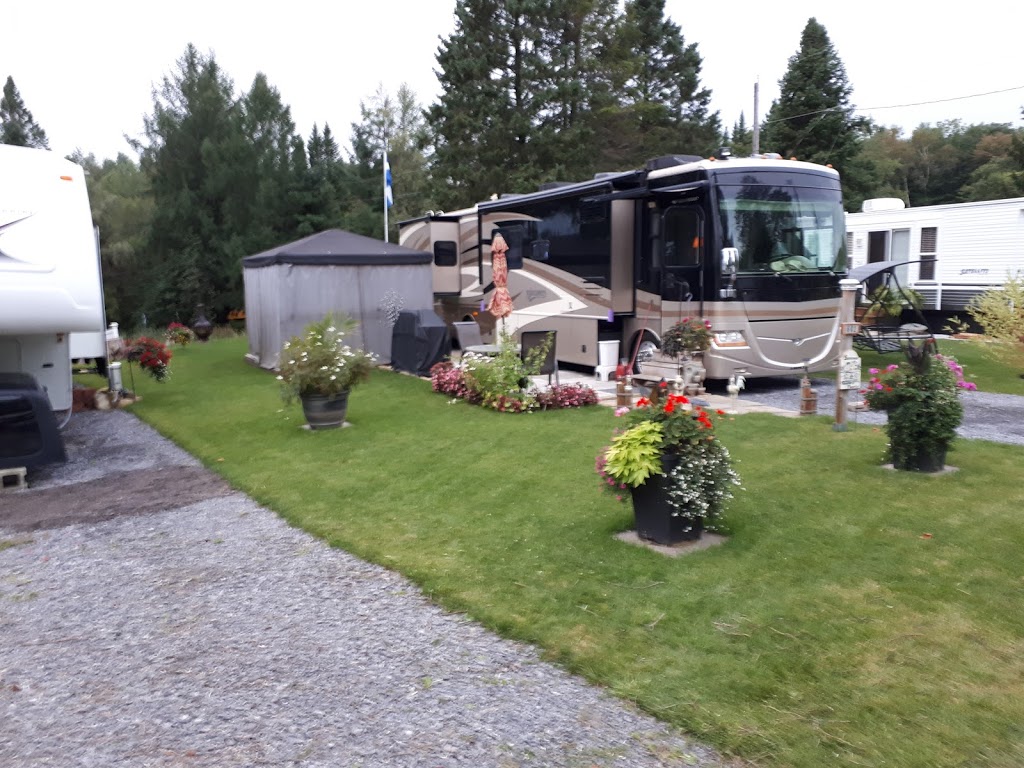 Camping Campus | 6571 Route de Sainte Béatrix, Sainte-Mélanie, QC J0K 3A0, Canada | Phone: (450) 883-2337