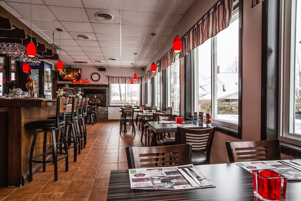 Restaurant La Place | 20 St Jacques S, Coaticook, QC J1A 2N7, Canada | Phone: (819) 849-6123