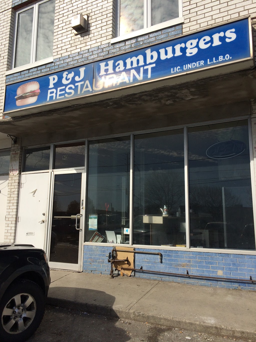 P & J Hamburgers | 943 Lakeshore Rd E, Mississauga, ON L5E 1E3, Canada | Phone: (905) 278-9278