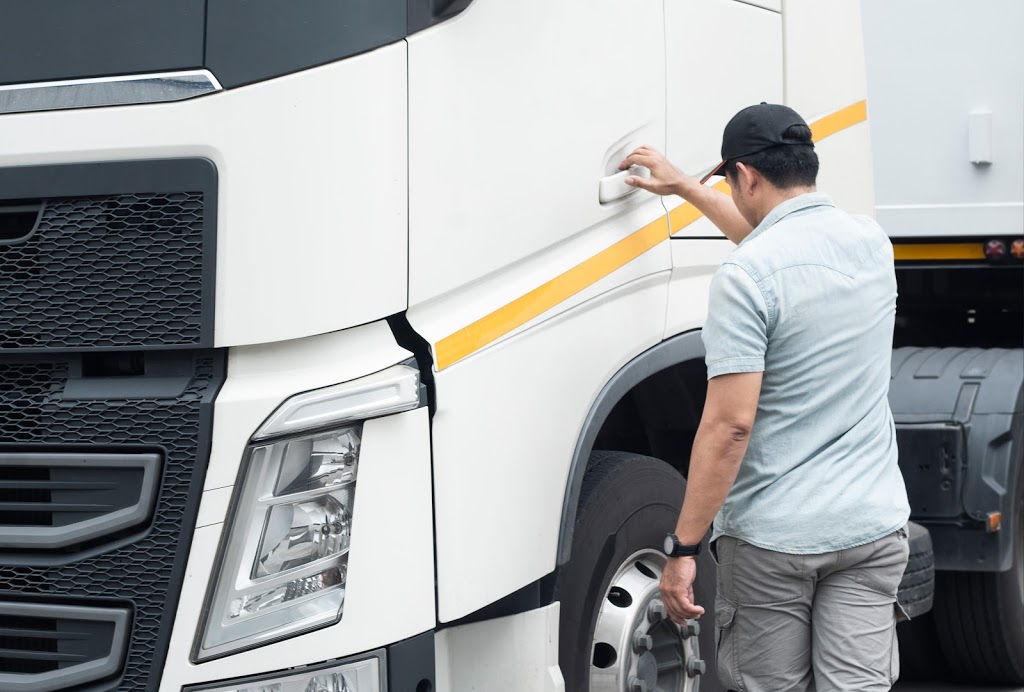 Highway Fleet Services - Professional Truck Repair Service | 25 Nanaberry St, Scarborough, ON M1X 1Y5, Canada | Phone: (416) 876-3349