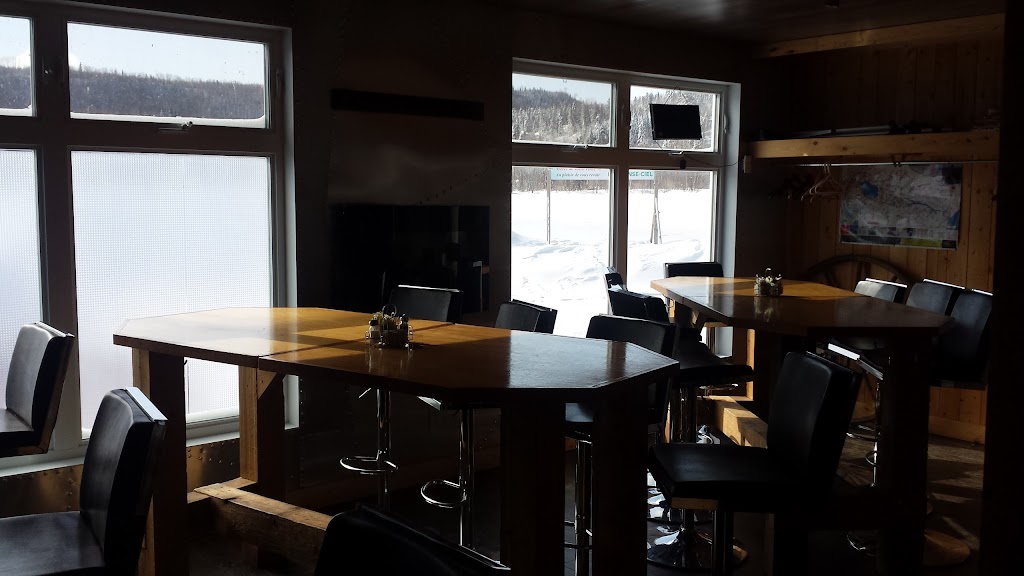 Restaurant L Est Anse Ciel | 150 QC-170, LAnse-Saint-Jean, QC G0V 1J0, Canada | Phone: (418) 272-4004