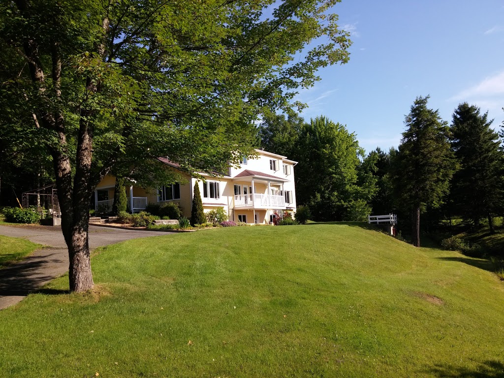 Domaine Des Quatre Lacs | 2115 Rue Godfroid-Gilbert, Sherbrooke, QC J1R 0H4, Canada | Phone: (514) 466-7792