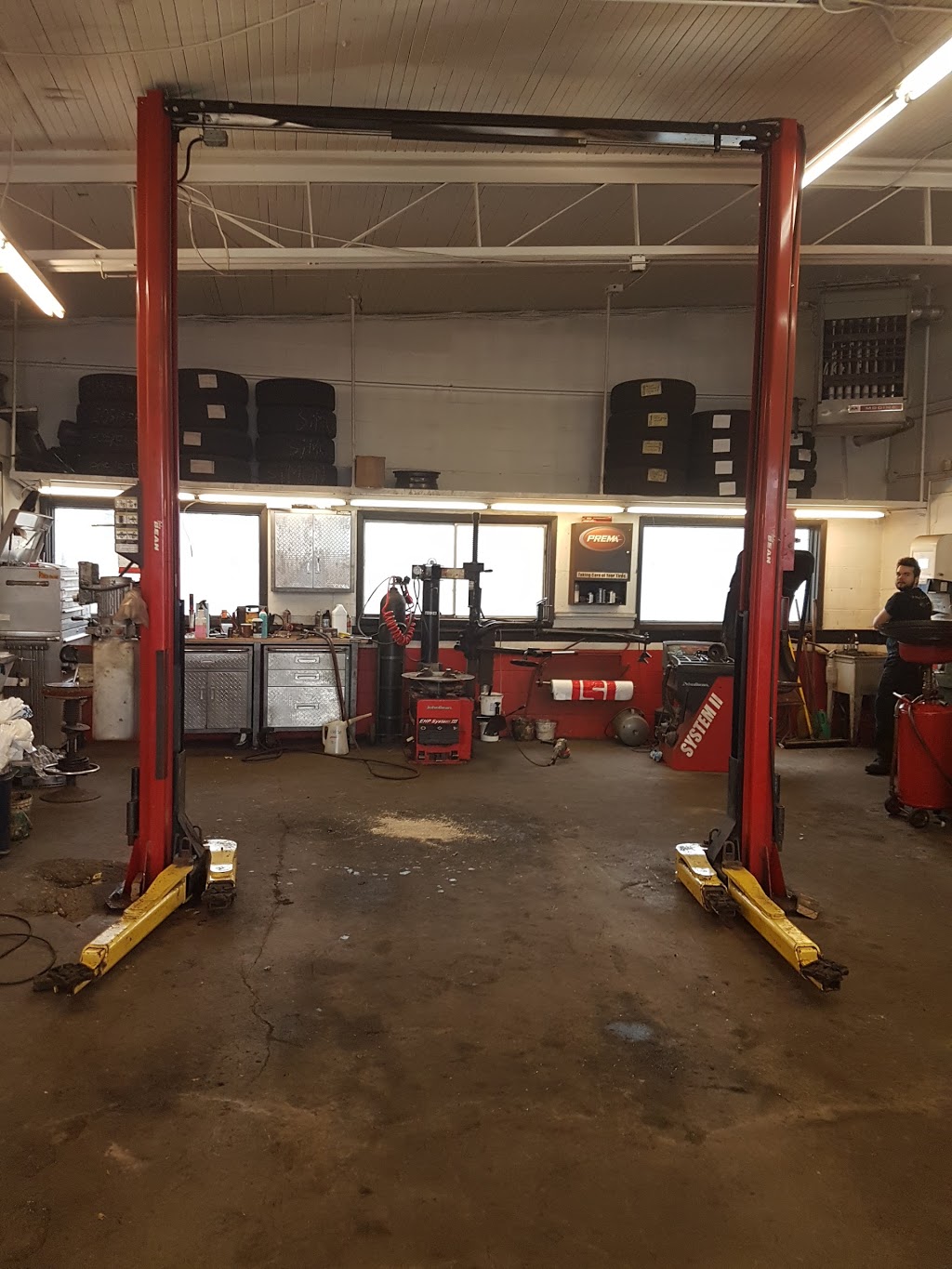 Garage mechanics and aesthetics TSR | 1773 Boulevard Guillaume-Couture, Saint-Romuald, QC G6W 5M6, Canada | Phone: (418) 839-8416