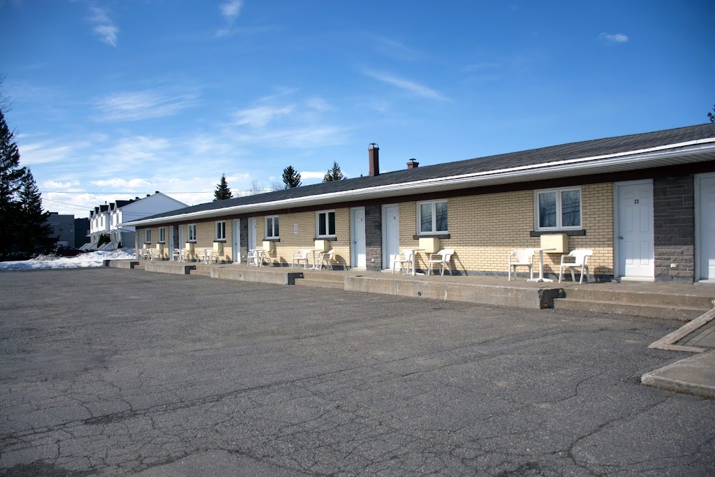 Motel Moreau | 684 Bd du Sacré Coeur, Saint-Félicien, QC G8K 1T4, Canada | Phone: (418) 679-2552