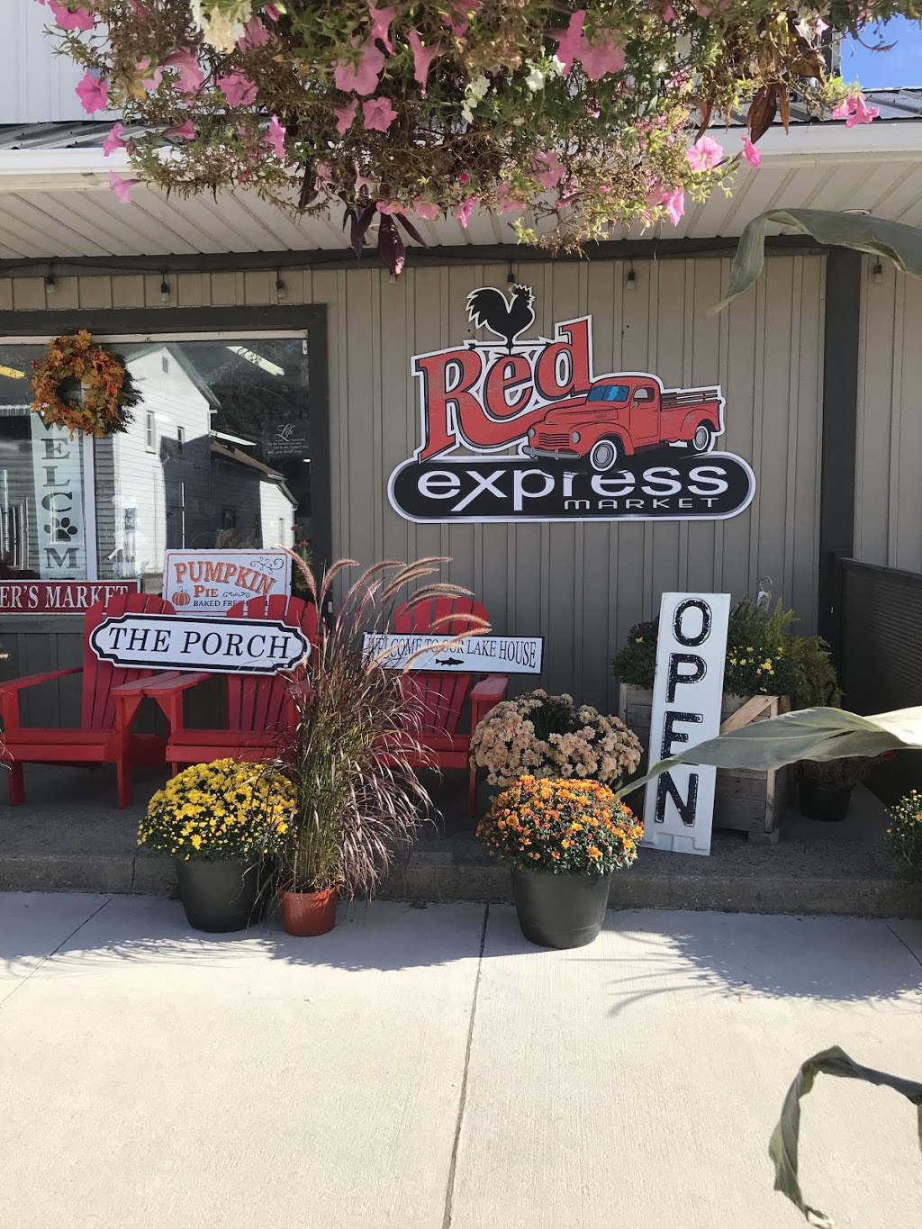 The Red Express | 21 Elora St S, Clifford, ON N0G 1M0, Canada | Phone: (519) 292-1404