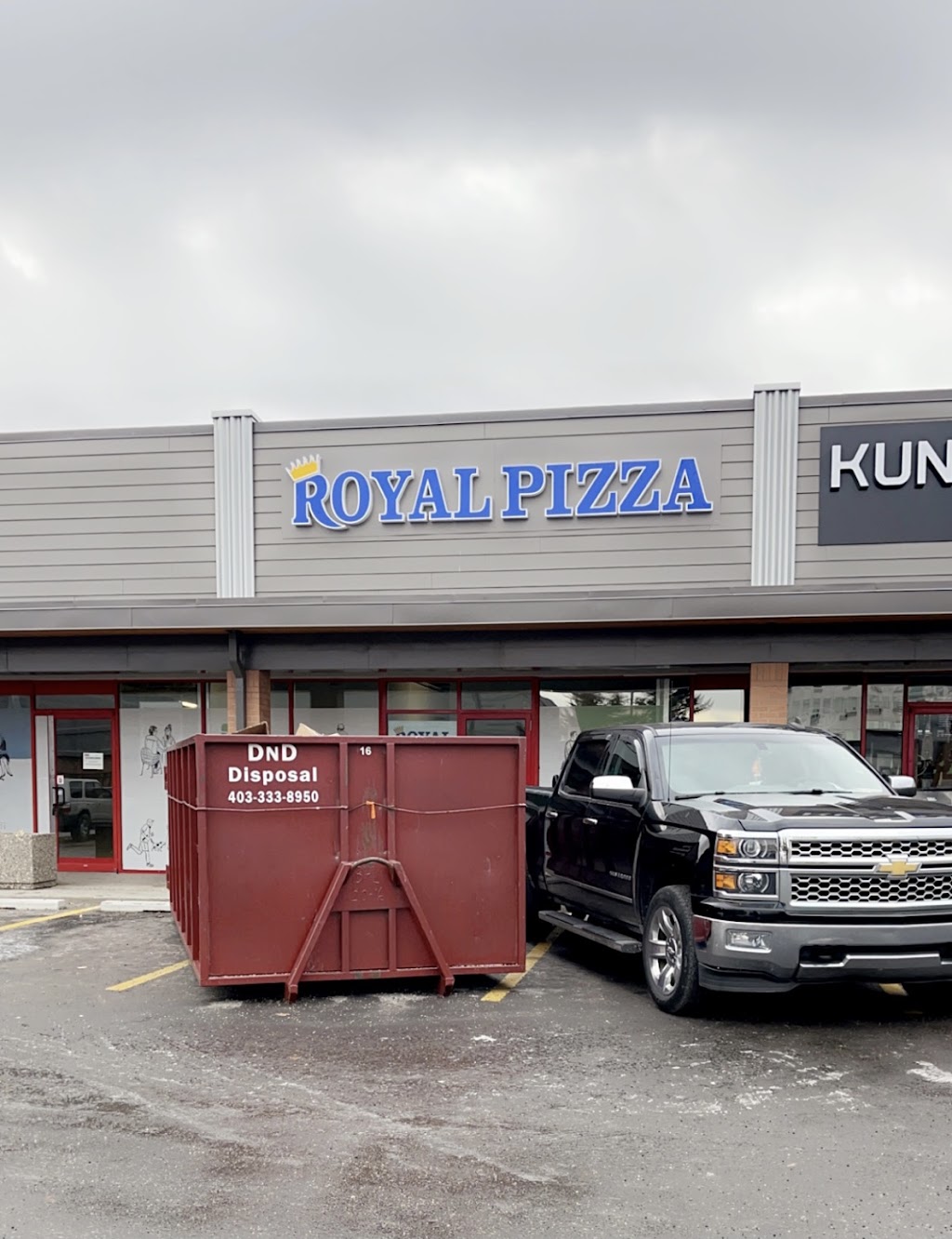 Royal Pizza | 9172 Macleod Trail SE, Calgary, AB T2J 0P5, Canada | Phone: (403) 764-7979