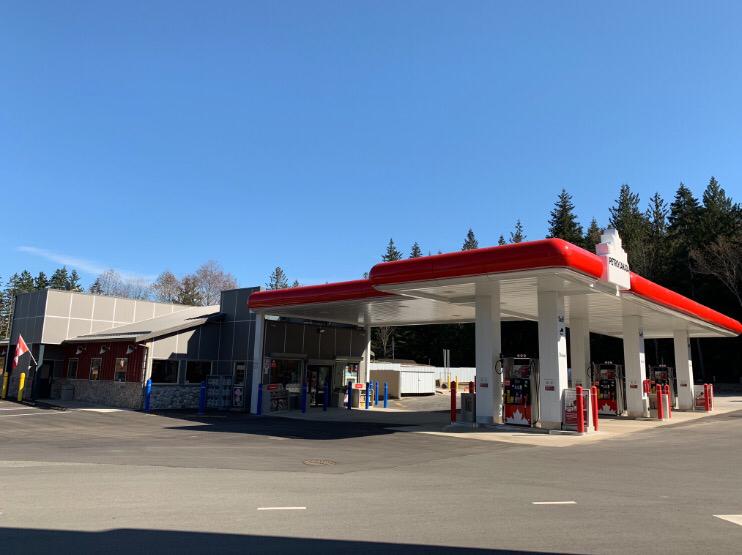 Coombs Corner Convenience | 2484 Alberni Hwy, Coombs, BC V0R 1M0, Canada | Phone: (250) 586-6111