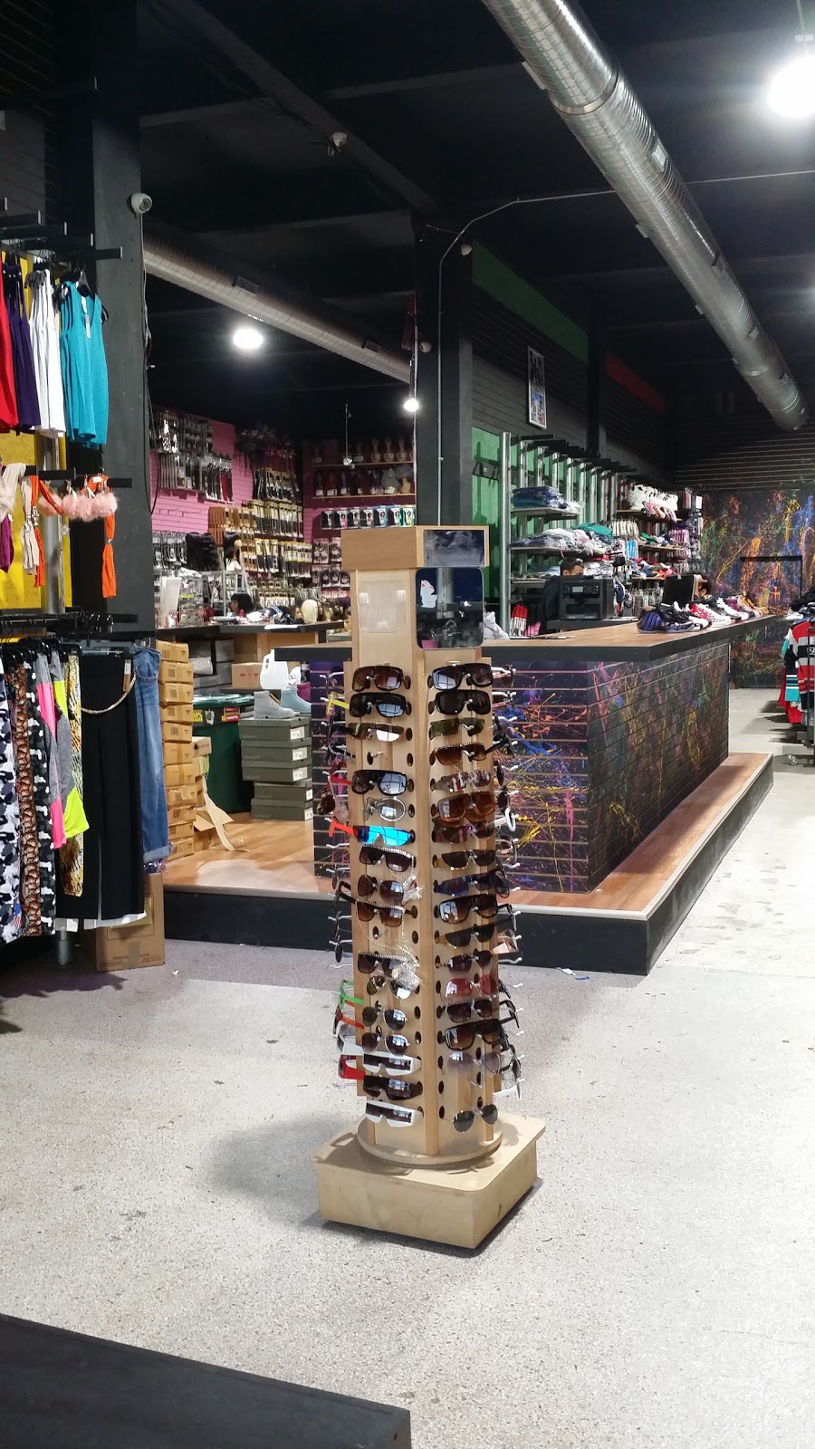 44 Fashion And Footwear | 1233 Main St, Buffalo, NY 14209, USA | Phone: (716) 895-2000