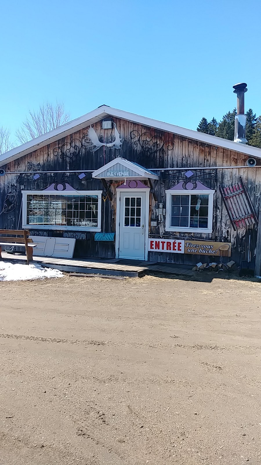 Cabane A Sucre La Chanterelle | 1140 Ch Principal, Saint-Mathieu-du-Parc, QC G0X 1N0, Canada | Phone: (819) 532-2021