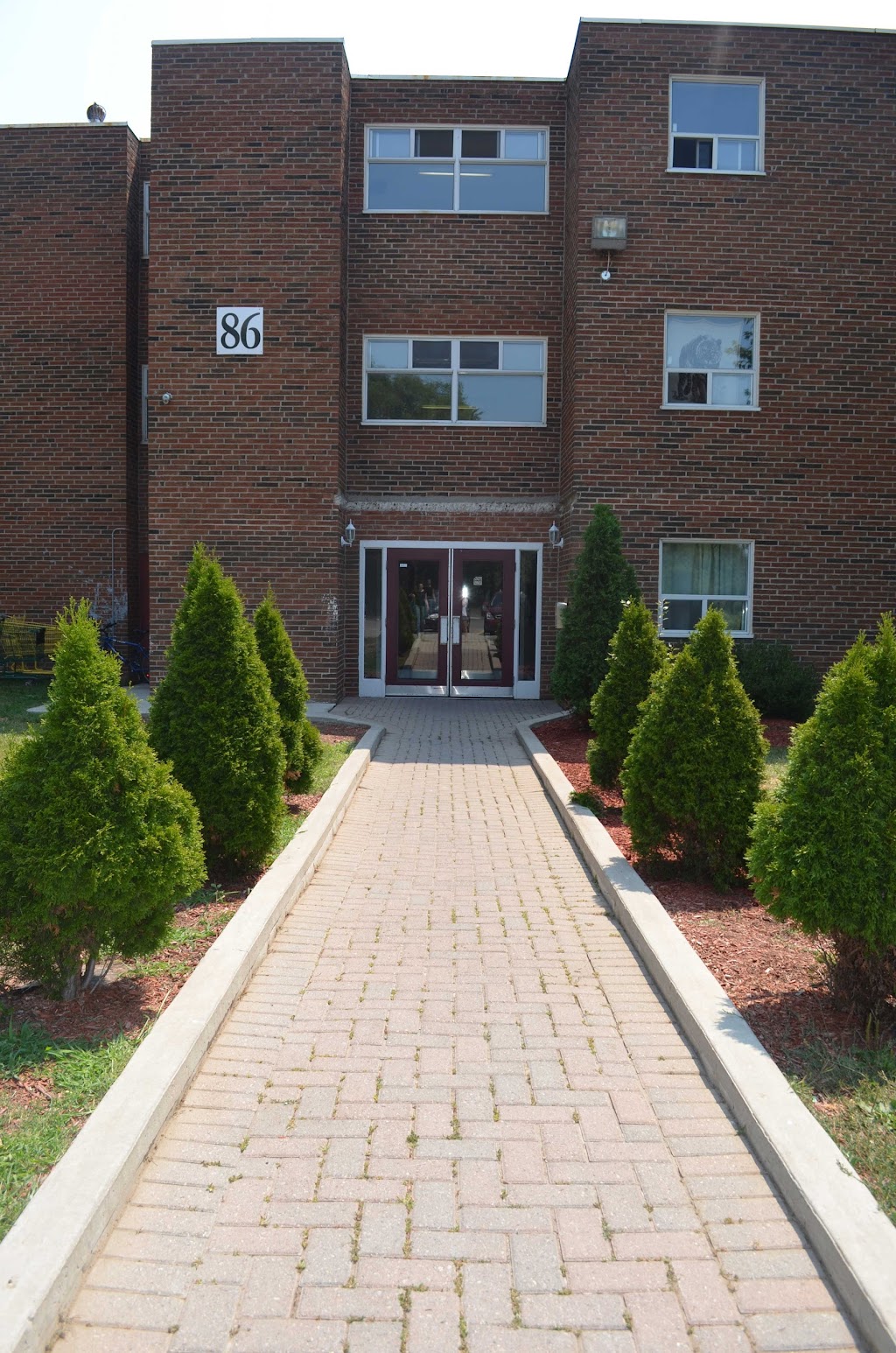 Village Court Apartments - York Property | 86 Oakville Ave, London, ON N5V 2S7, Canada | Phone: (226) 212-0854