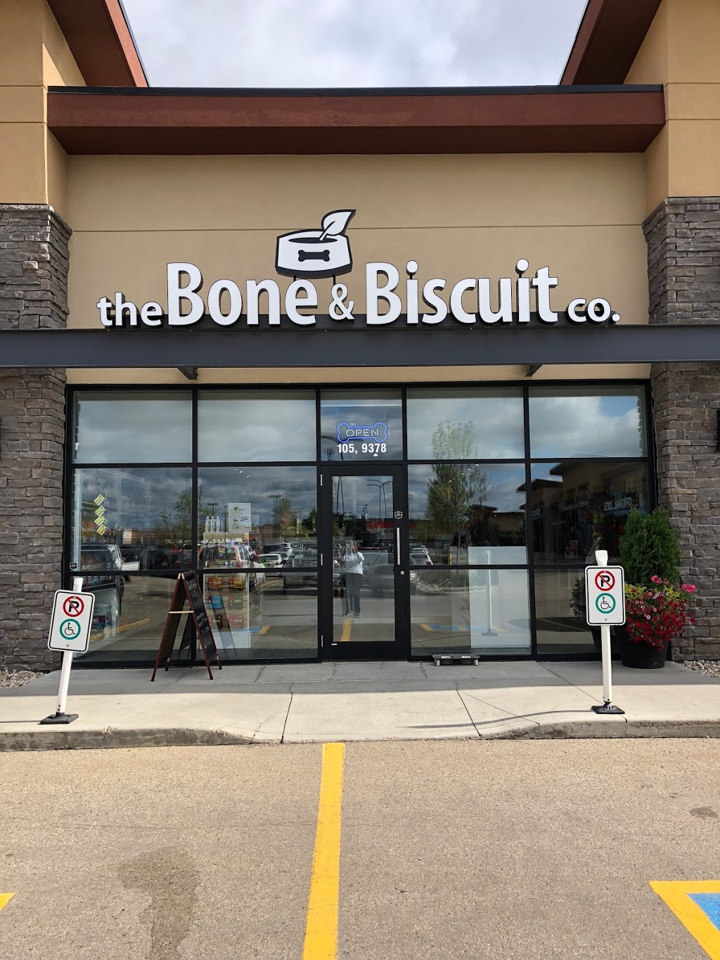 Bone & Biscuit | Southpointe, 9378 Southfort Dr #105, Fort Saskatchewan, AB T8L 0C5, Canada | Phone: (587) 285-2663