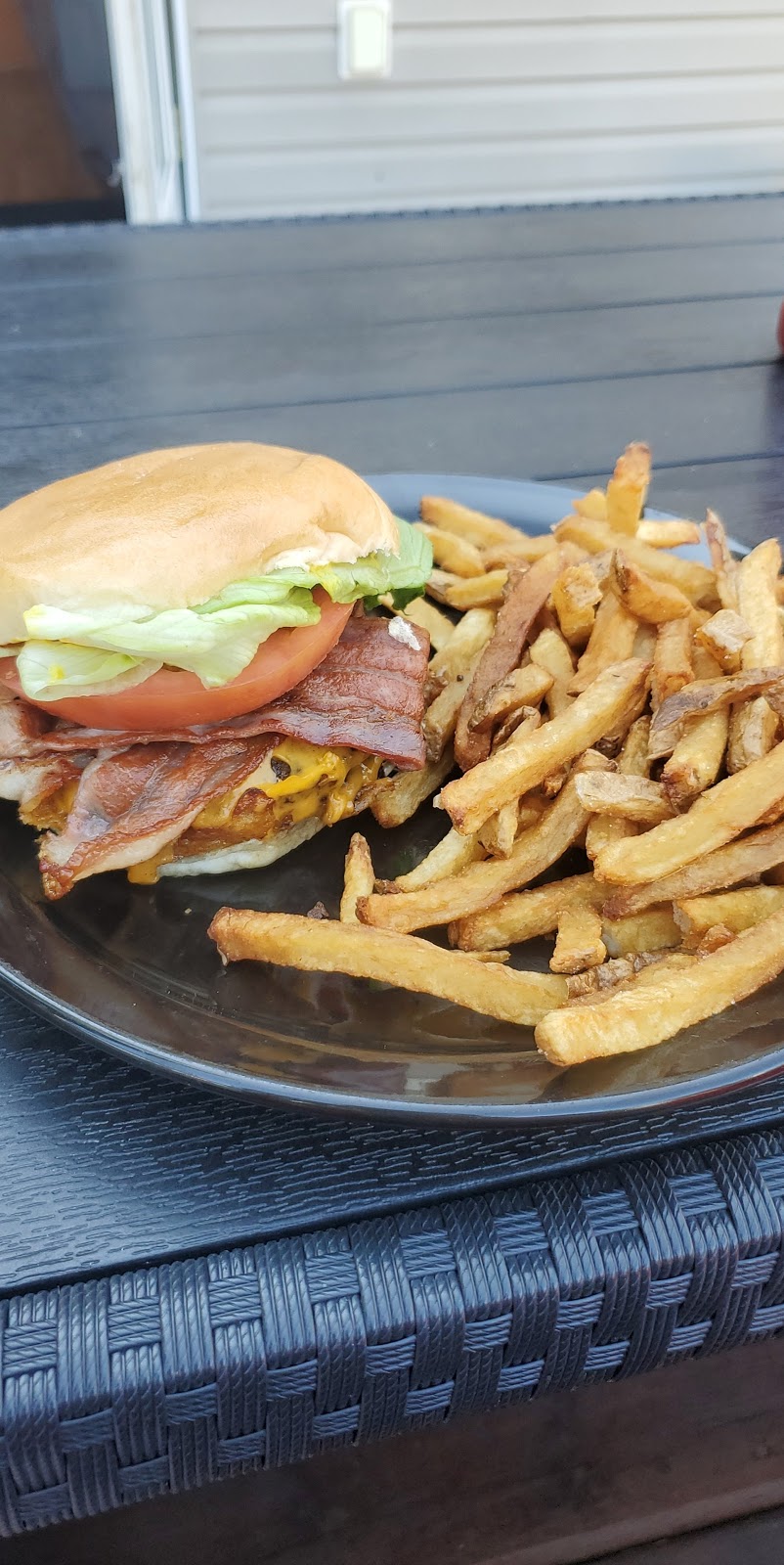 Shack a Patate Burgers Fries Poutine | 270 Baseline Rd Unit 122, Sherwood Park, AB T8H 1R4, Canada | Phone: (587) 269-4005