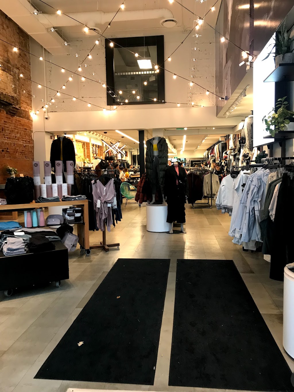 lululemon | 318 Queen St W, Toronto, ON M5V 2A5, Canada | Phone: (226) 779-7415