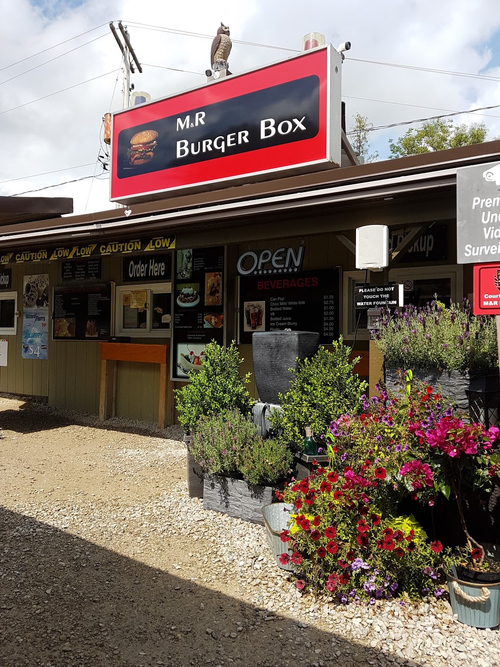 Megan & Robs Burger Box | 130 Elora St, Mildmay, ON N0G 2J0, Canada | Phone: (519) 367-5430