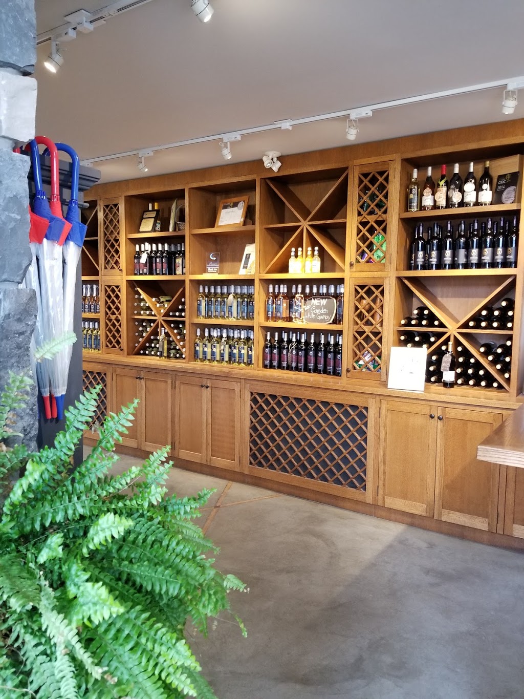 London Born Wine Co. | 3749 Walker Rd, Beamsville, ON L3J 2G7, Canada | Phone: (905) 563-7256