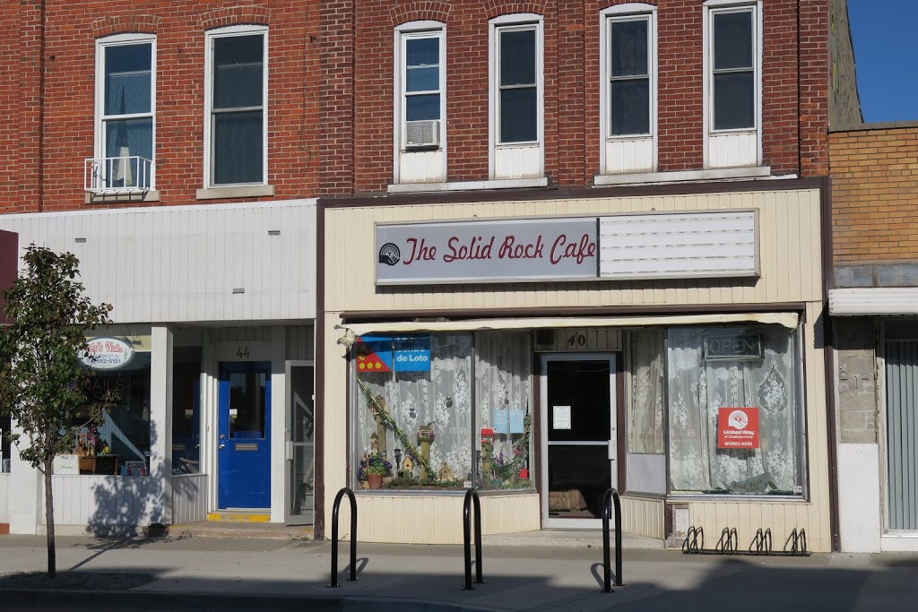Solid Rock Cafe | 54 Queen St N, Tilbury, ON N0P 2L0, Canada | Phone: (519) 682-0625