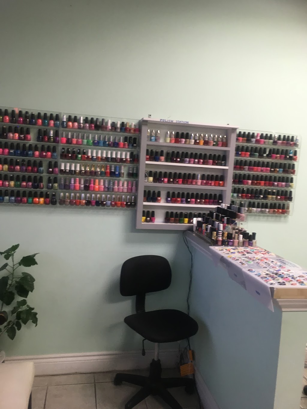 Lynns Nails | 5 Speedvale Ave E, Guelph, ON N1H 1J2, Canada | Phone: (519) 767-5894