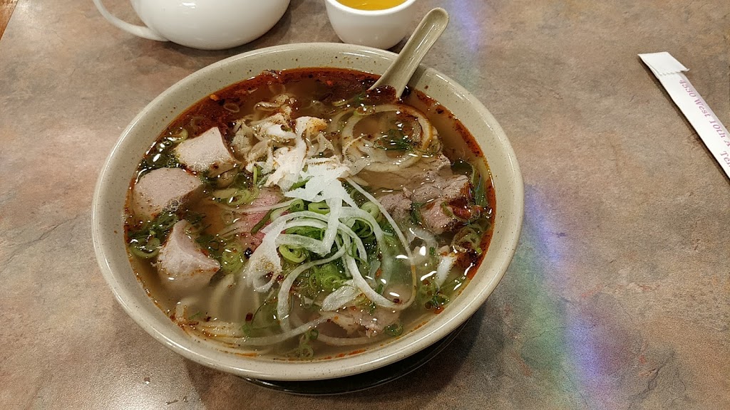 Royal Pho Restaurant Ltd | 7056 Kerr St, Vancouver, BC V5S 4W2, Canada | Phone: (604) 436-4831