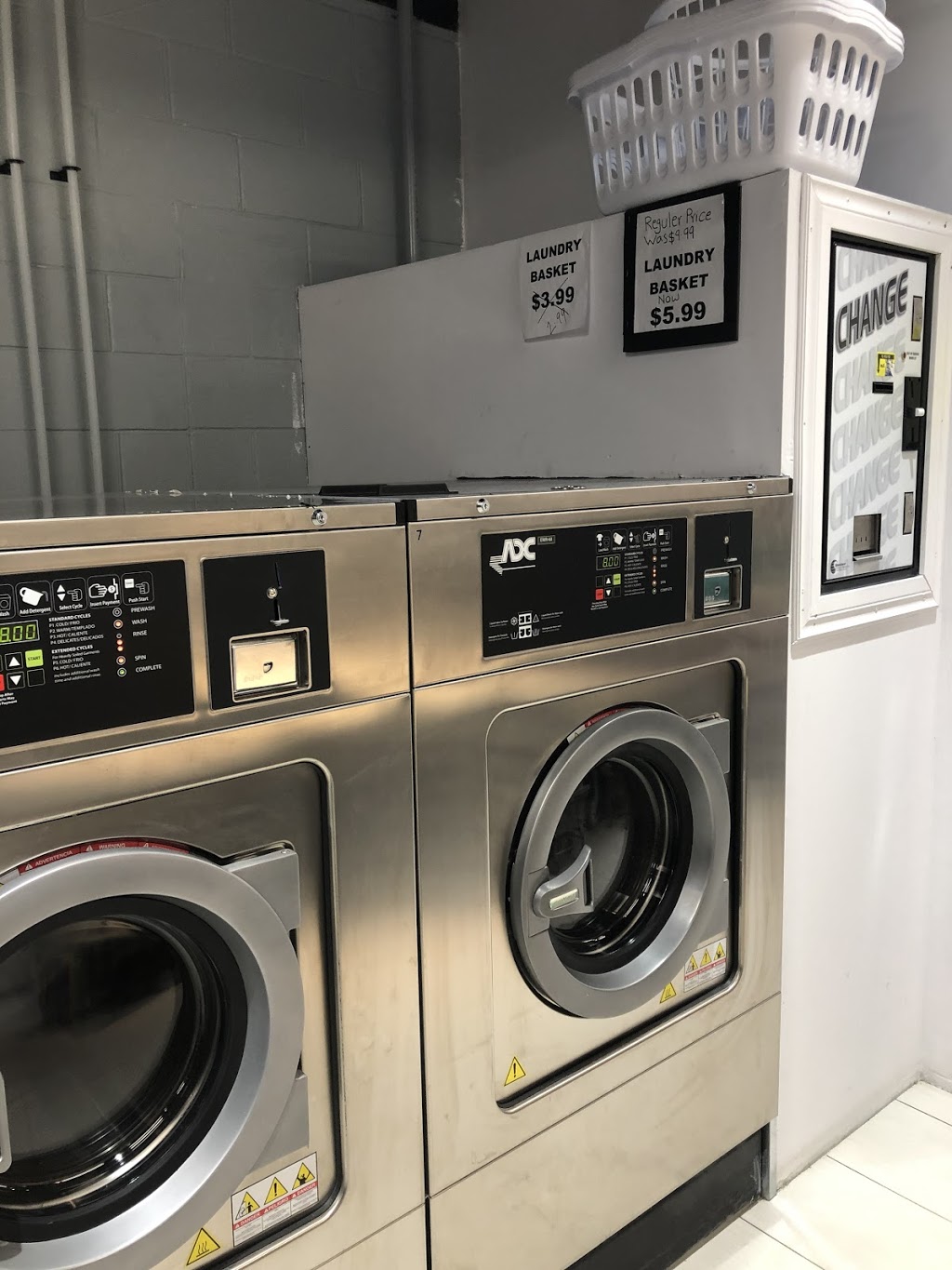 Victoria Hills Laundromat | 101 Hazelglen Dr, Kitchener, ON N2M 5A2, Canada | Phone: (519) 579-5557