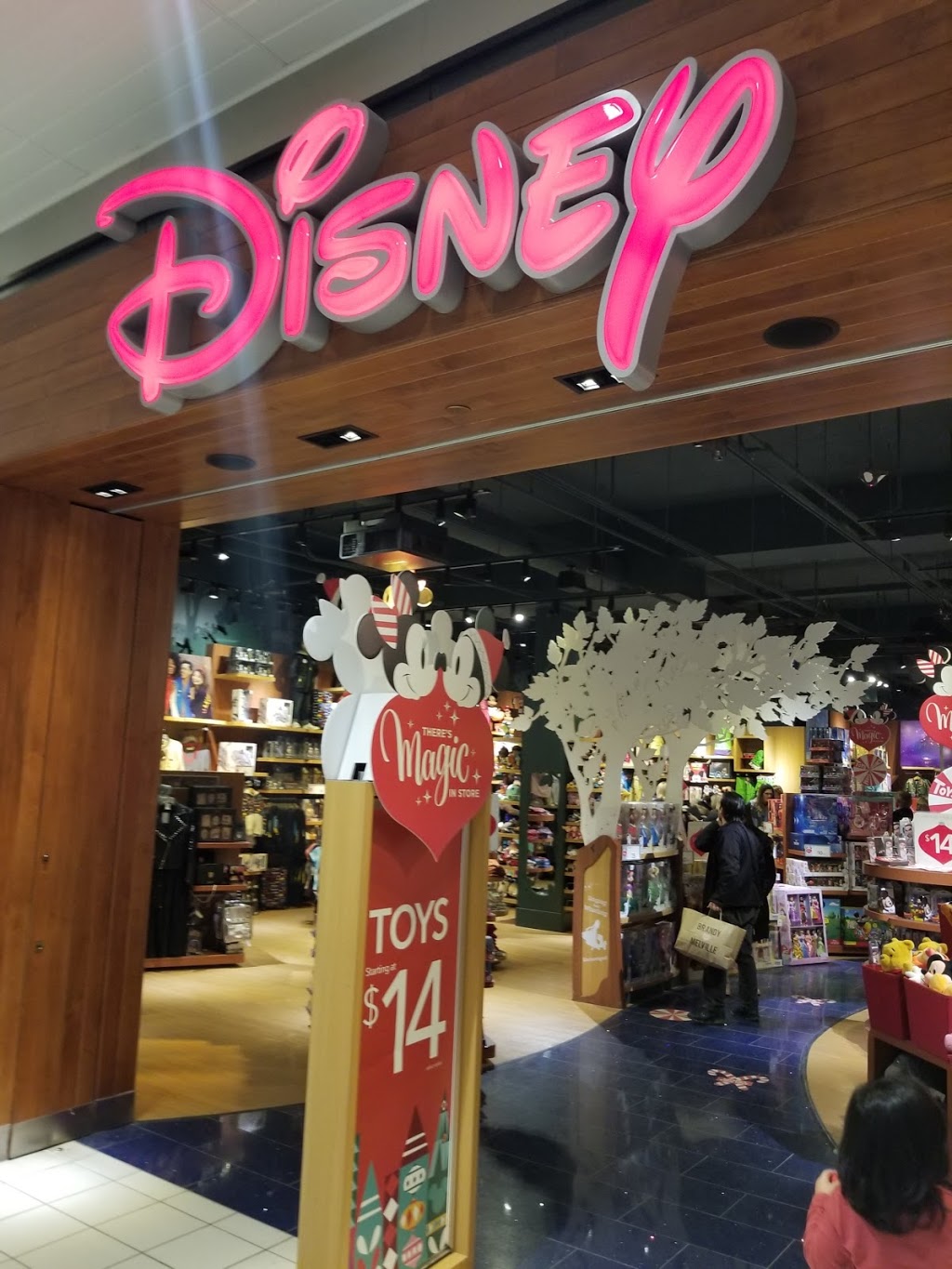 Disney Store | 17600 Yonge St, Newmarket, ON L3Y 4Z1, Canada | Phone: (905) 836-0523