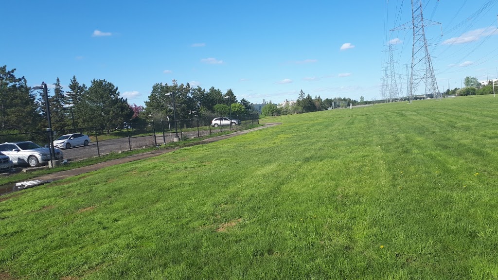 st.laurent parkig lot (football fields) | 2211 Thurston Dr, Ottawa, ON K1G 6C9, Canada