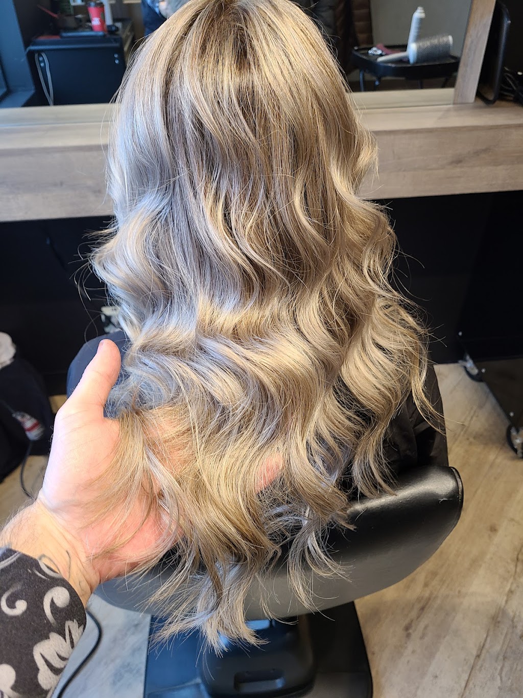 Salon de coiffure Studio Hair Selfie | 541 Avenue du Pont N, Alma, QC G8B 5E8, Canada | Phone: (418) 668-0381