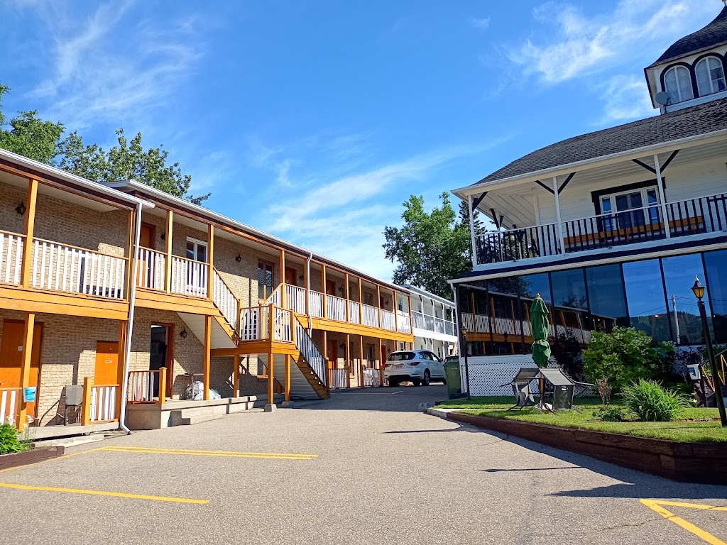 Hotel Motel Georges | 135 Rue du Bateau Passeur, Tadoussac, QC G0T 2A0, Canada | Phone: (418) 235-4393