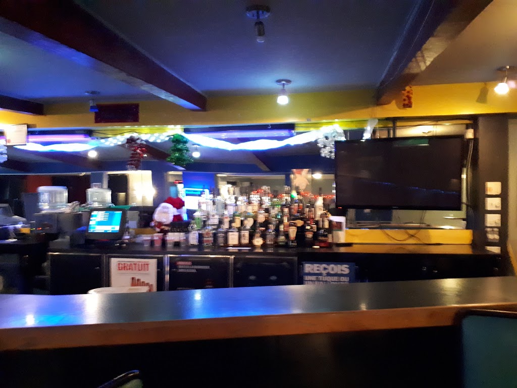 Bar St-Calixte | 1732 Rue Saint Calixte, Plessisville, QC G6L 1R3, Canada | Phone: (819) 362-8825