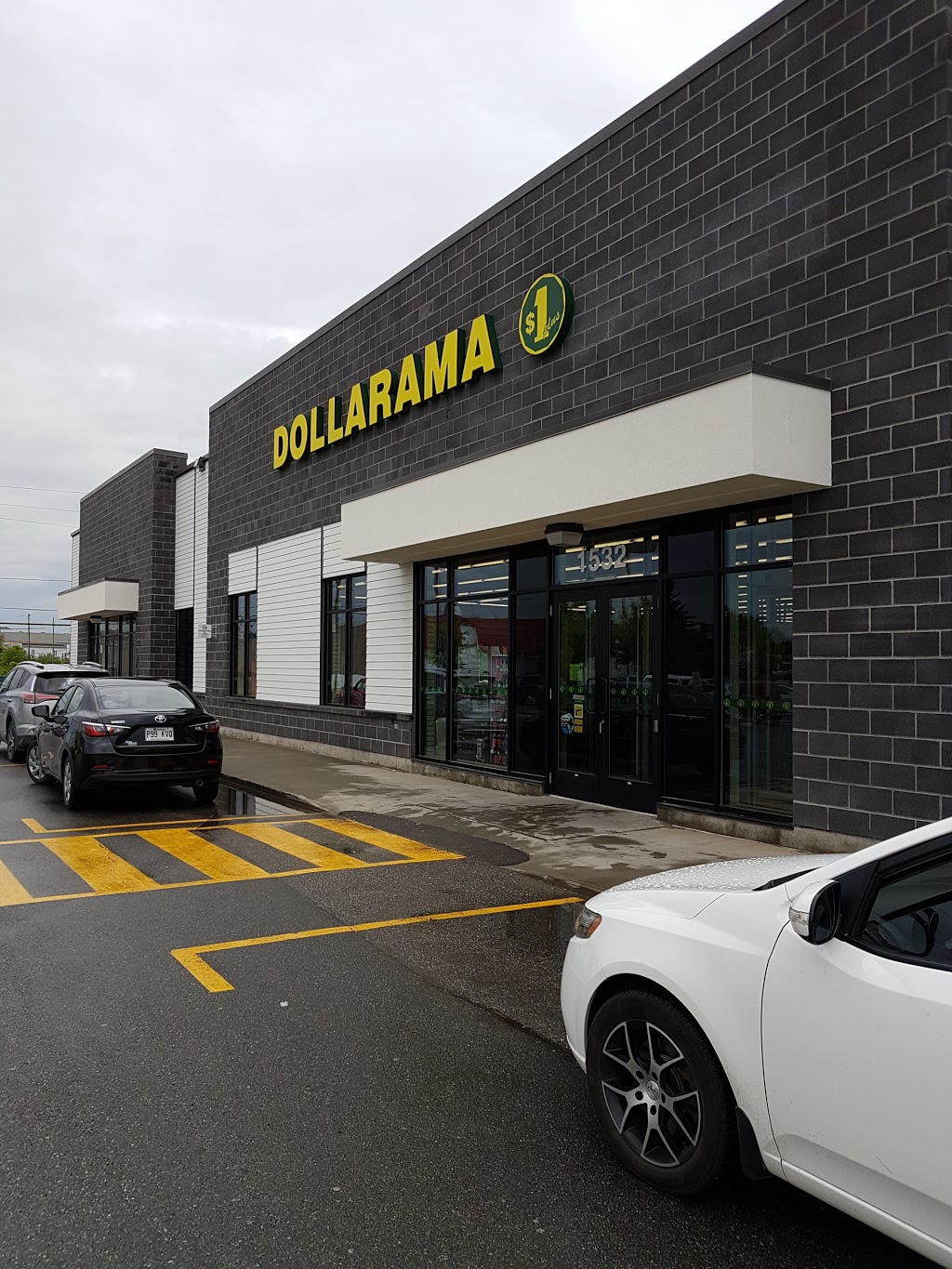 Dollarama | 1532 Rue Sherbrooke, Plaza Sherbrooke, Magog, QC J1X 2T3, Canada | Phone: (819) 868-1667