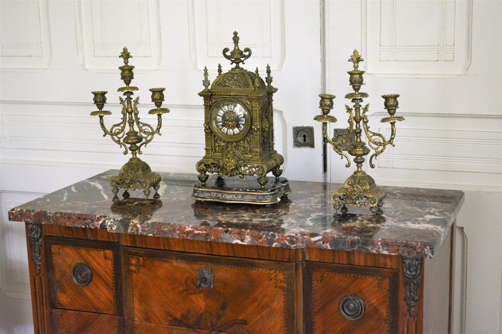 My Paris Apartment Antiques | 52 Ann St, Thamesville, ON N0P 2K0, Canada | Phone: (905) 745-6713