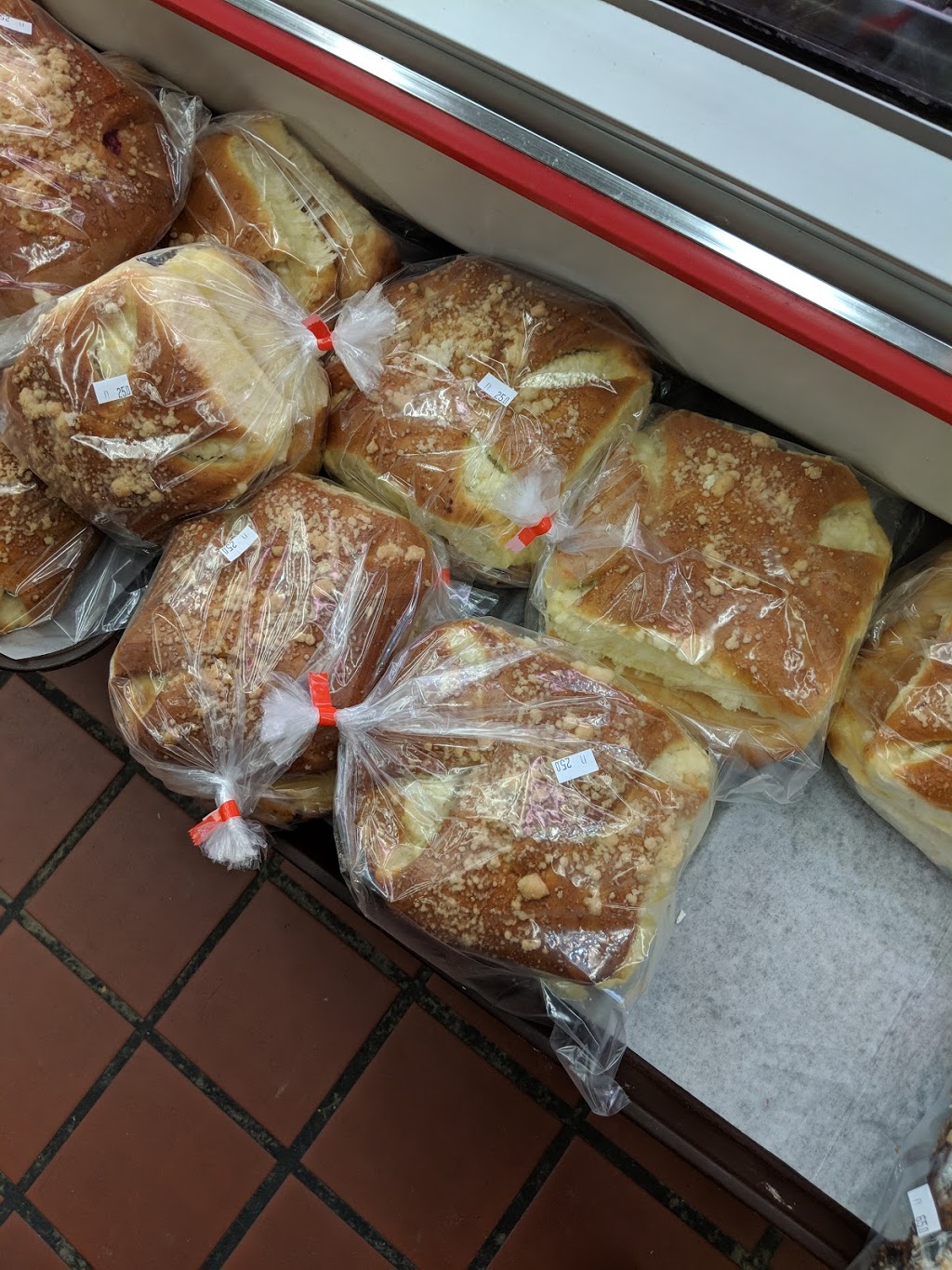 St. Joseph Bakery | 53 Facer St, St. Catharines, ON L2M 5H7, Canada | Phone: (905) 937-4411