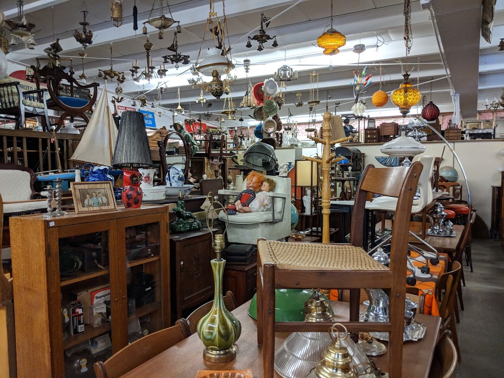 Clappison Corners Antiques | 845 Hwy 6 N, Hamilton, ON L8N 2Z7, Canada | Phone: (905) 690-9209