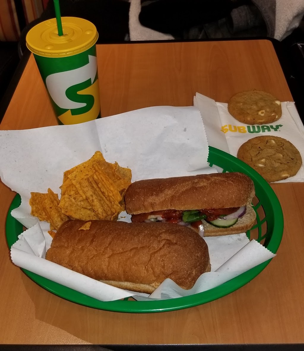 Subway | 2735 Lake Shore Blvd W, Etobicoke, ON M8V 1G9, Canada | Phone: (416) 255-7827