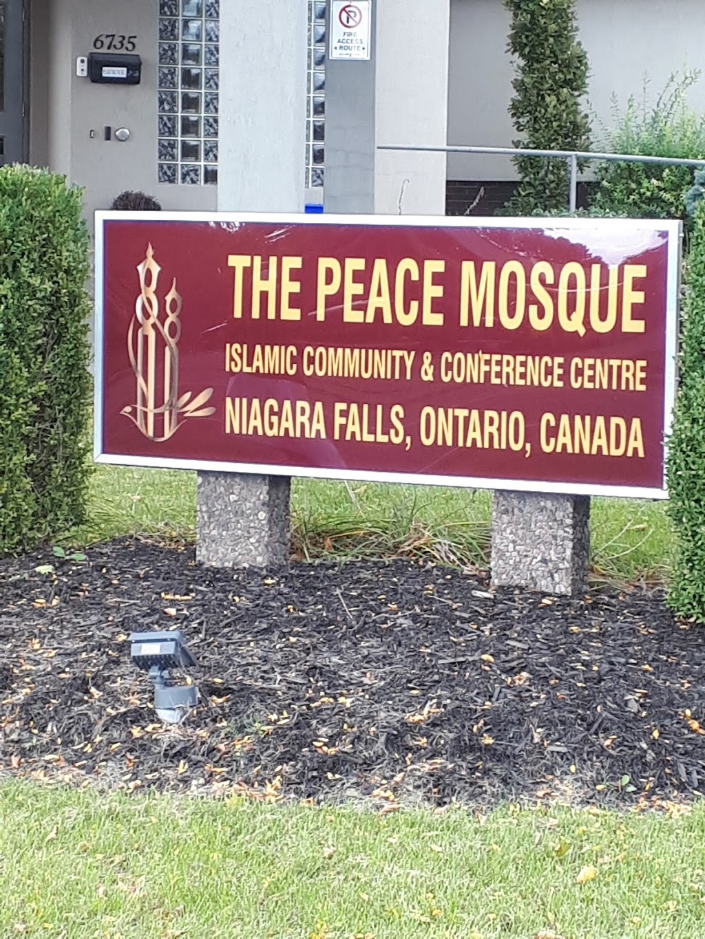 The Peace Mosque | 6735 Caledonia St, Niagara Falls, ON L2G 5A6, Canada | Phone: (647) 781-7173