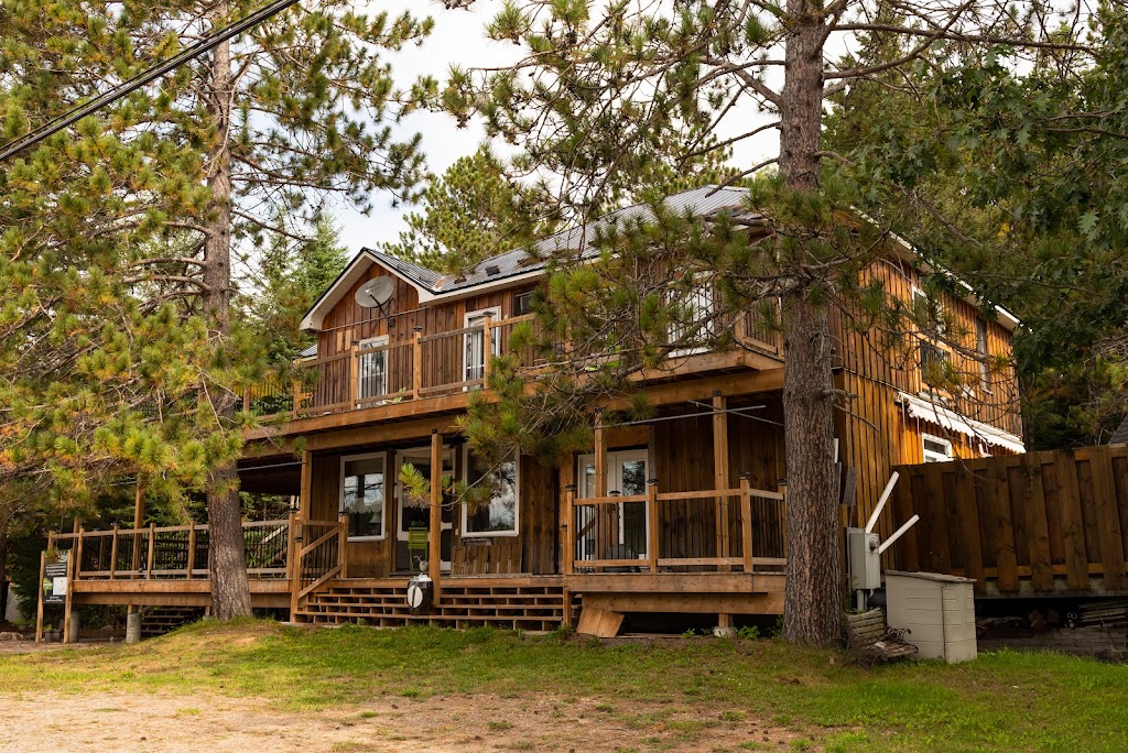 Algonquin Accommodations | 29614 ON-60, Whitney, ON K0J 2M0, Canada | Phone: (613) 637-1220